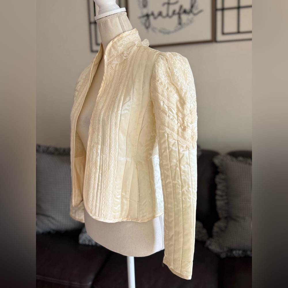 VTG Jessica's Gunne Sax Quilted Long Sleeve Satin
Lace Trim Open Prairie Jacket - Picture 3 of 16